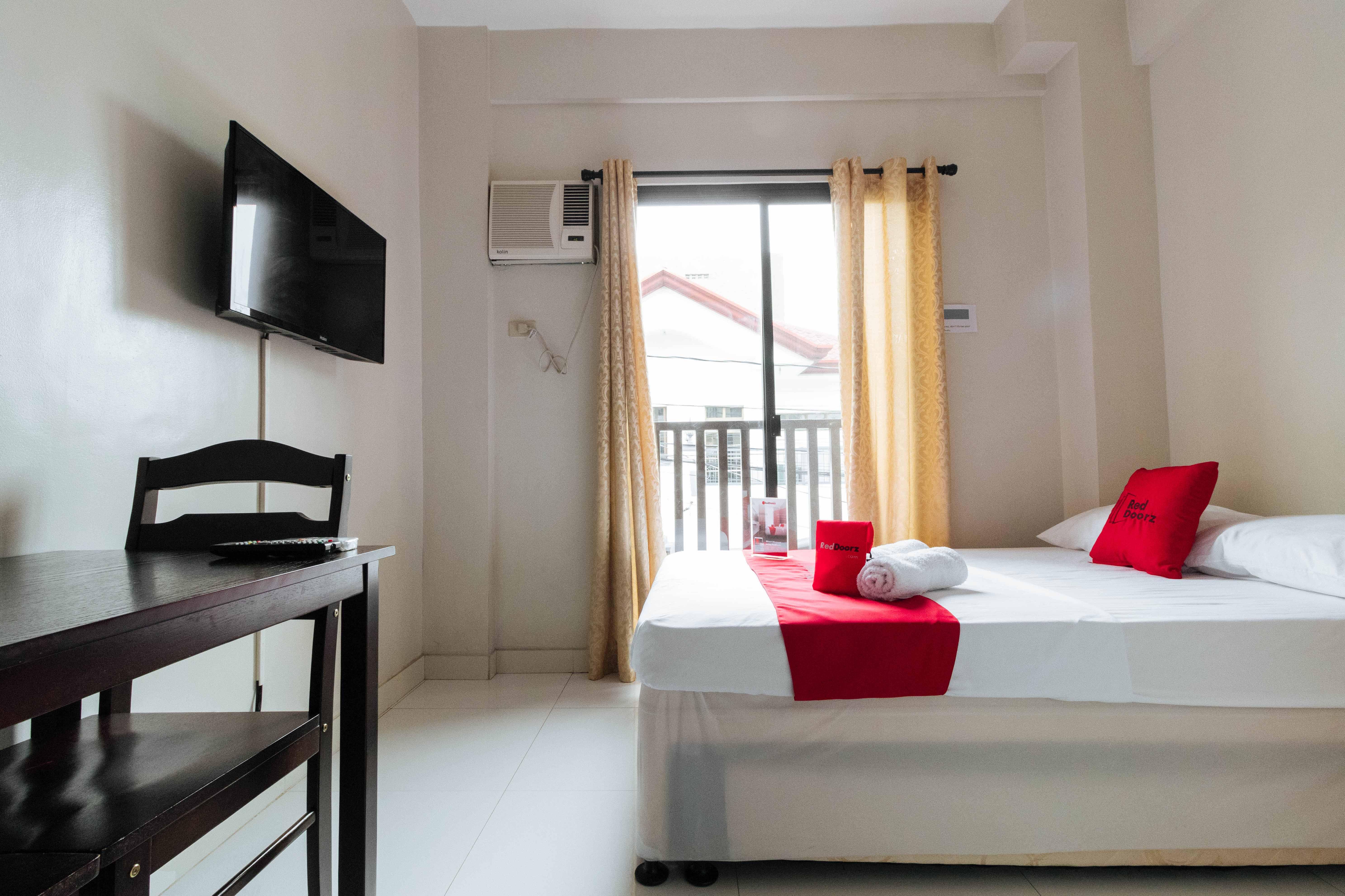 Hotel RedDoorz near NAIA Terminal 1 Paranaque City Exterior foto