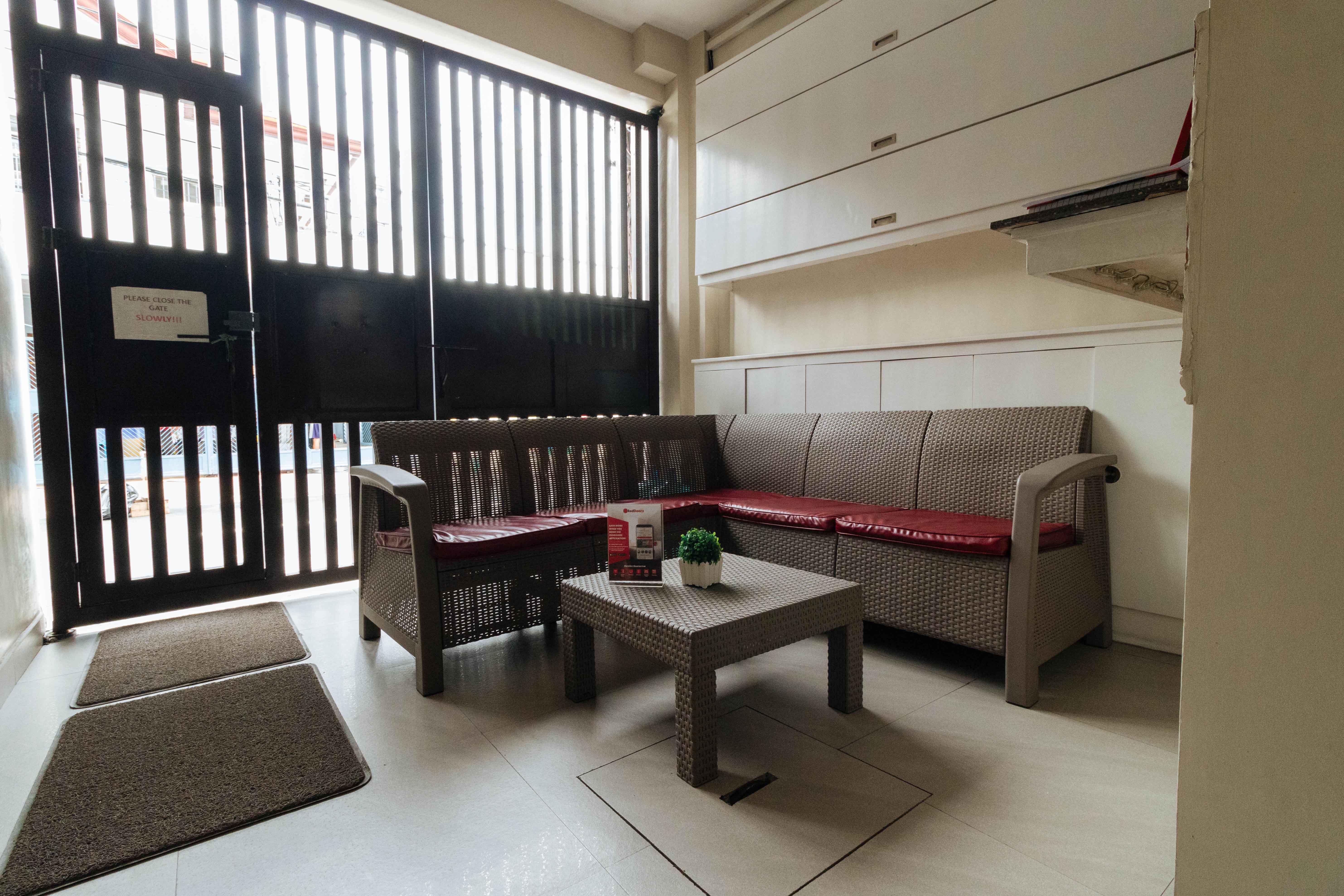 Hotel RedDoorz near NAIA Terminal 1 Paranaque City Exterior foto
