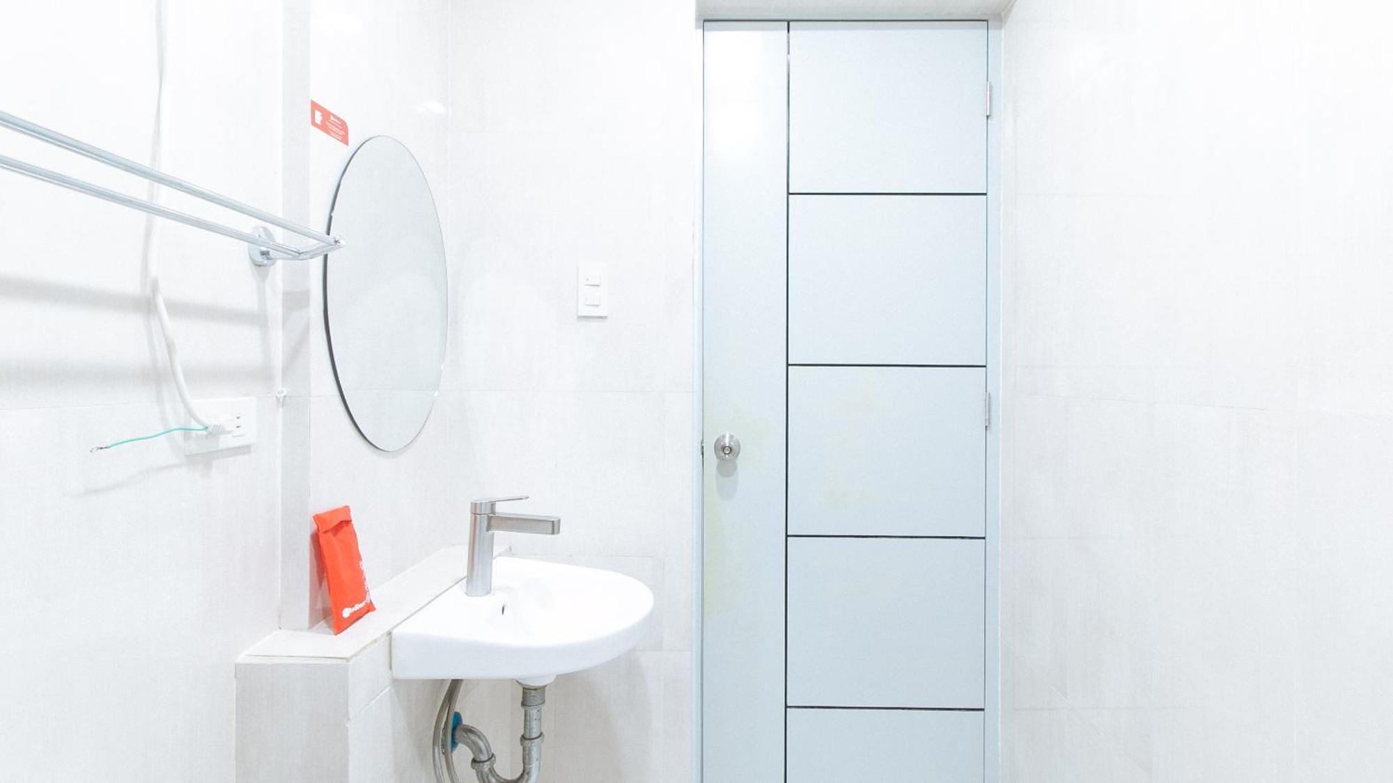 Hotel RedDoorz near NAIA Terminal 1 Paranaque City Exterior foto