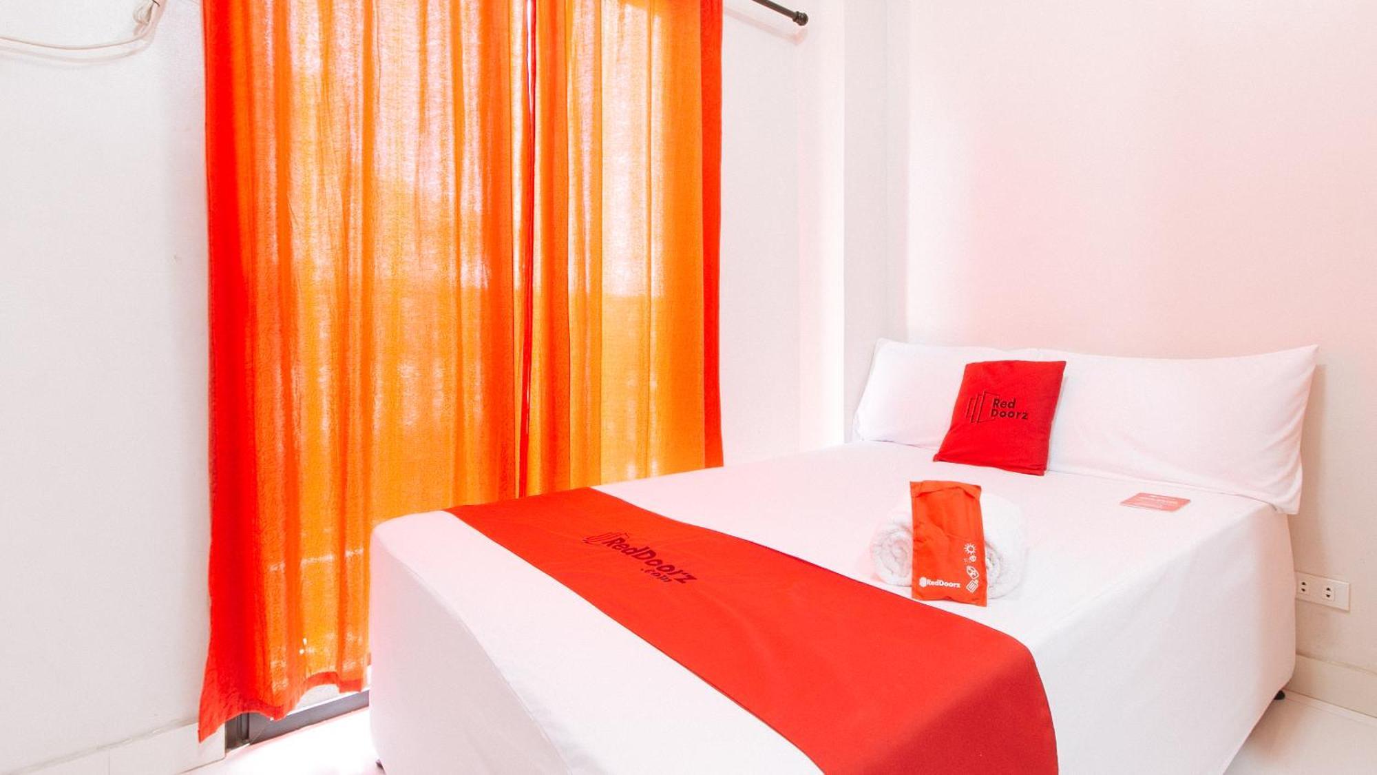 Hotel RedDoorz near NAIA Terminal 1 Paranaque City Exterior foto