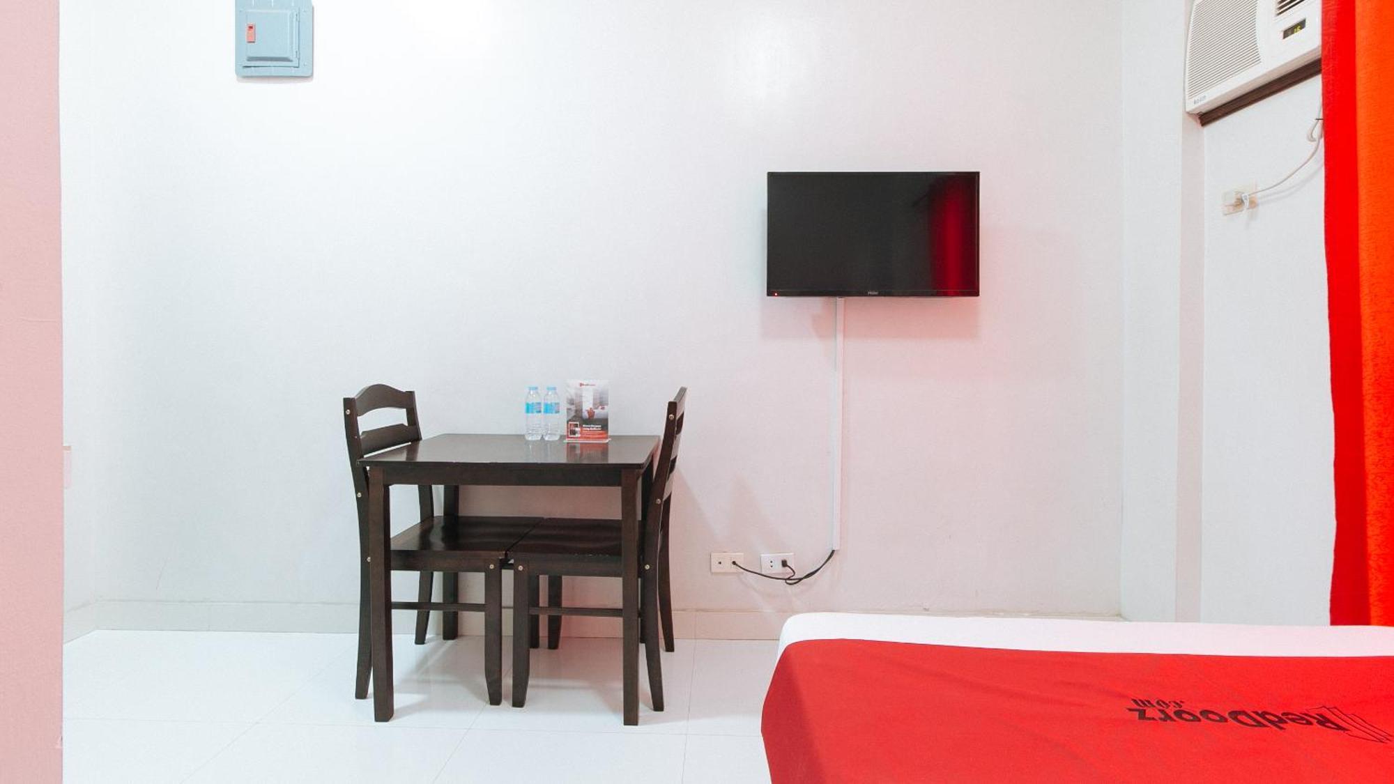 Hotel RedDoorz near NAIA Terminal 1 Paranaque City Exterior foto