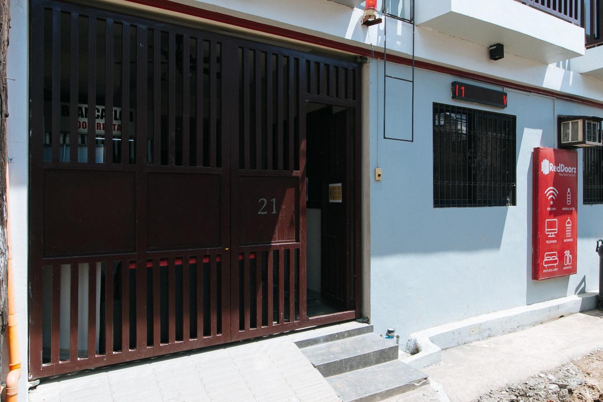 Hotel RedDoorz near NAIA Terminal 1 Paranaque City Exterior foto